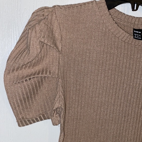 Short sleeve top with puff sleeves new, never worn - Picture 4 of 4